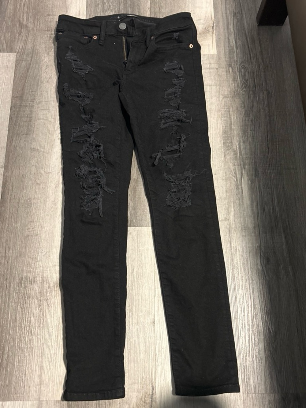 American Eagle Outfitters Black Ripped Women’s Skinny Jeans